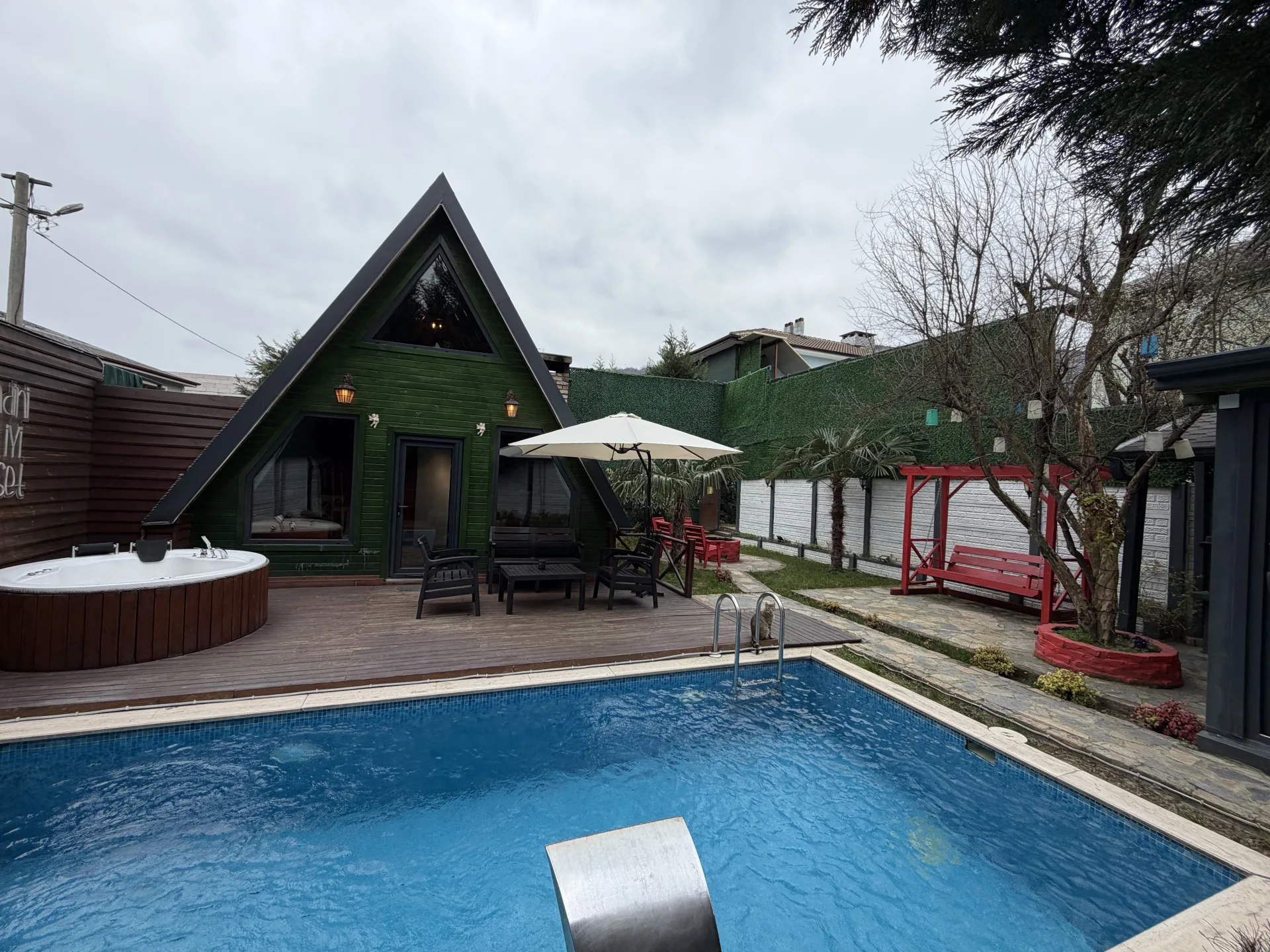 SAPANCA GÖLÜNE ÇOK YAKIN MÜSTAKİL EV & BUNGALOV