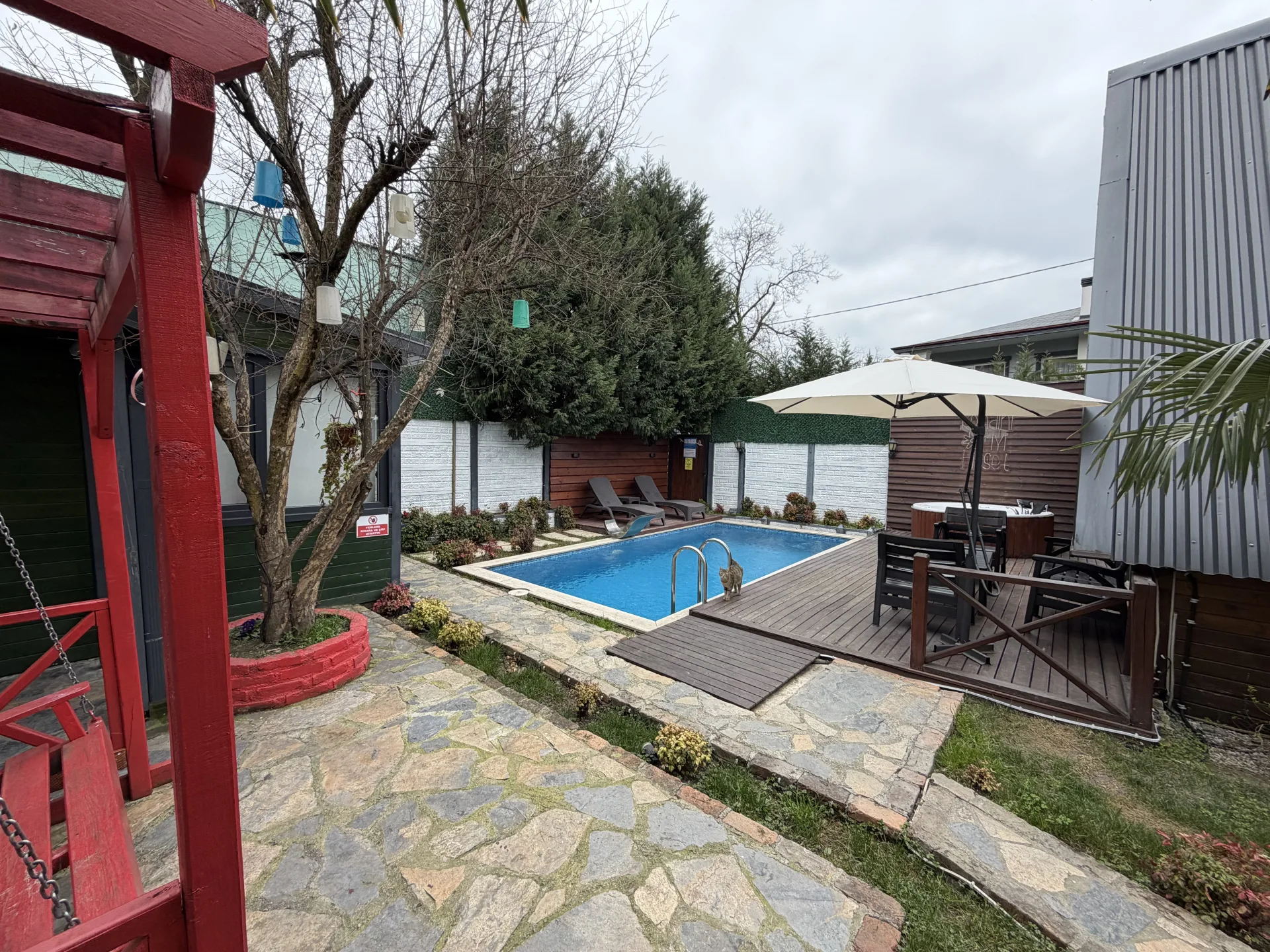 SAPANCA GÖLÜNE ÇOK YAKIN MÜSTAKİL EV & BUNGALOV