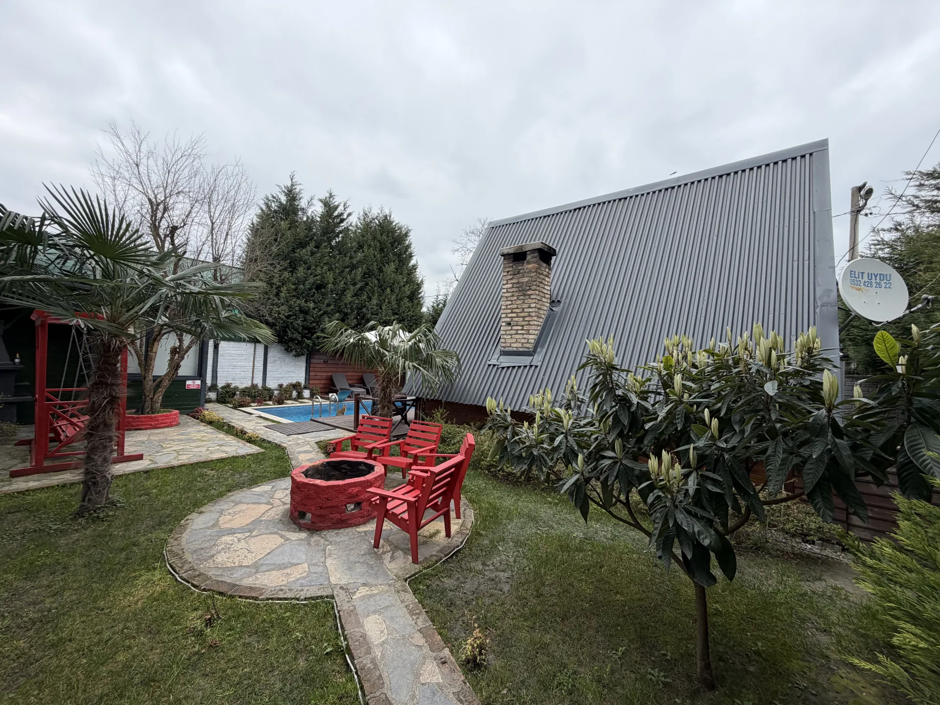 SAPANCA GÖLÜNE ÇOK YAKIN MÜSTAKİL EV & BUNGALOV